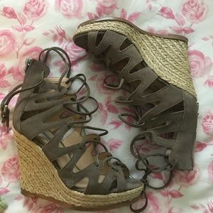 Steve Madden Theea Taupe Sued wedges